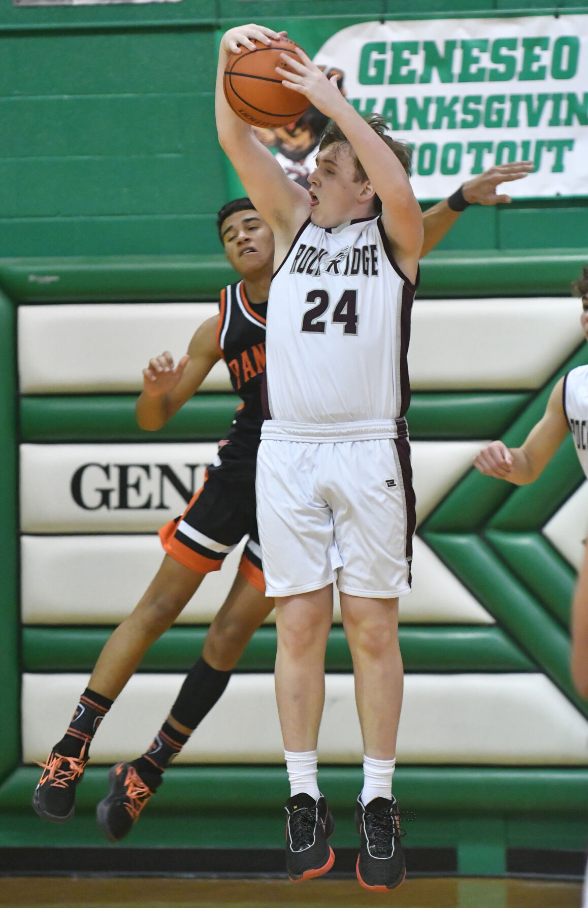 90-year-old Geneseo woman gets college degree 112622-qc-spt-ut-rockridge hoops-101